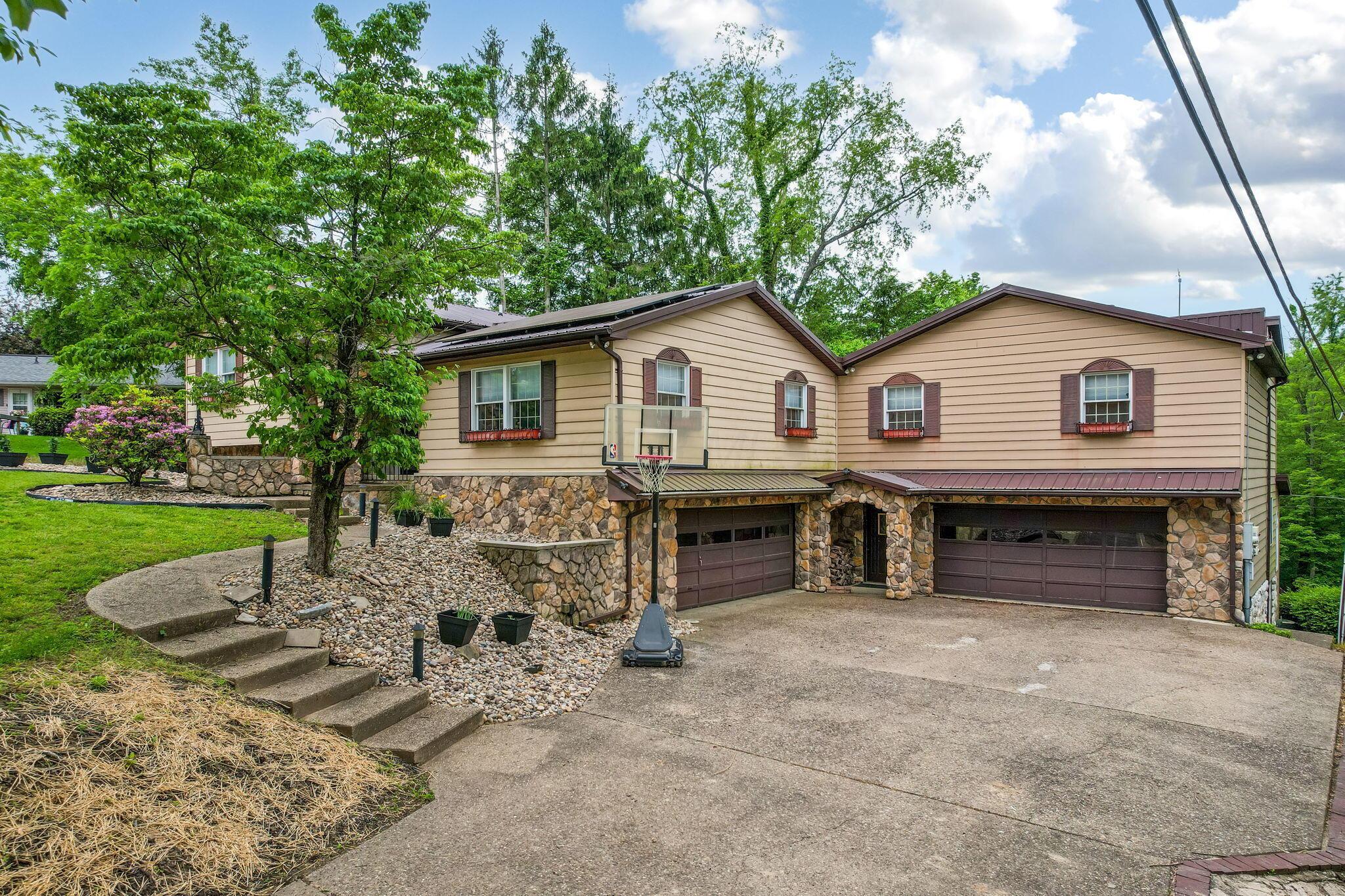 2015 Dunzweiler Drive, Zanesville, Ohio image 3