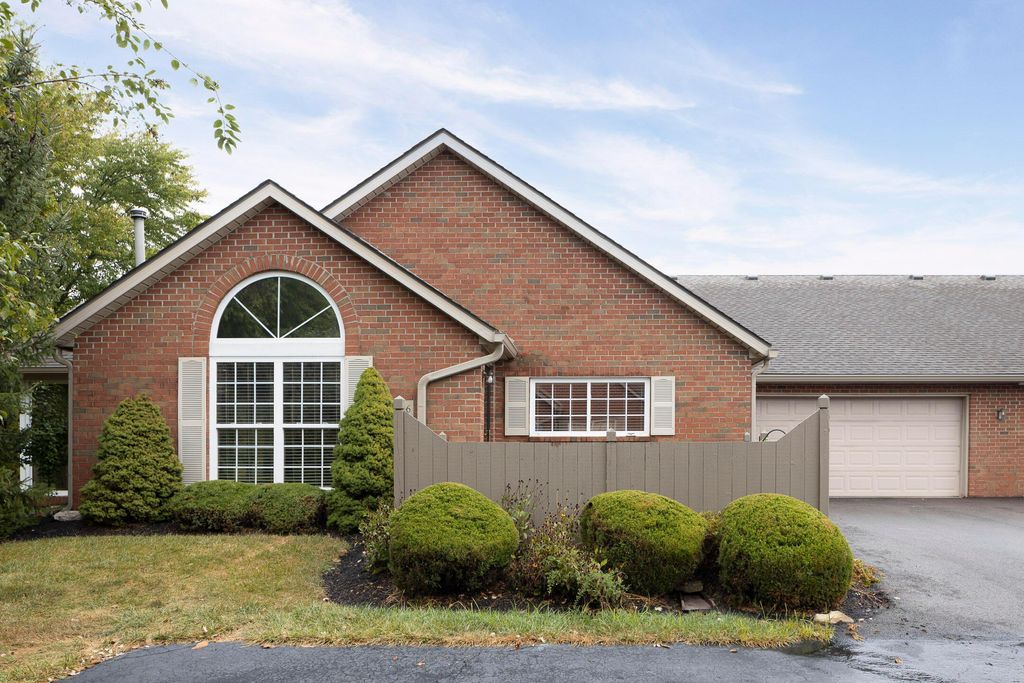Photo of 6806 Newrock Drive, New Albany, OH 43054 (MLS # 225036929)