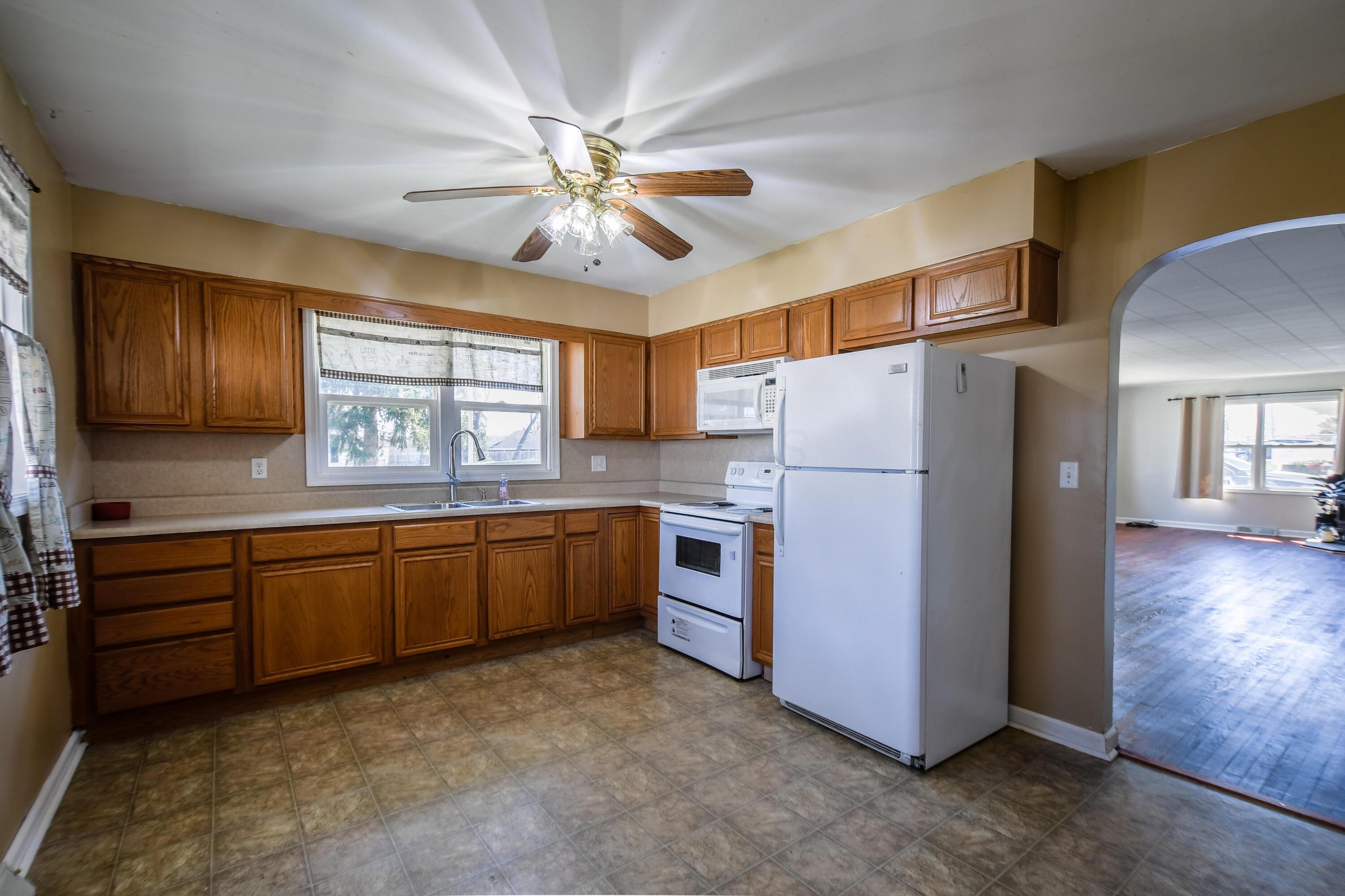 616 E Lawn Avenue, Urbana, Ohio image 1