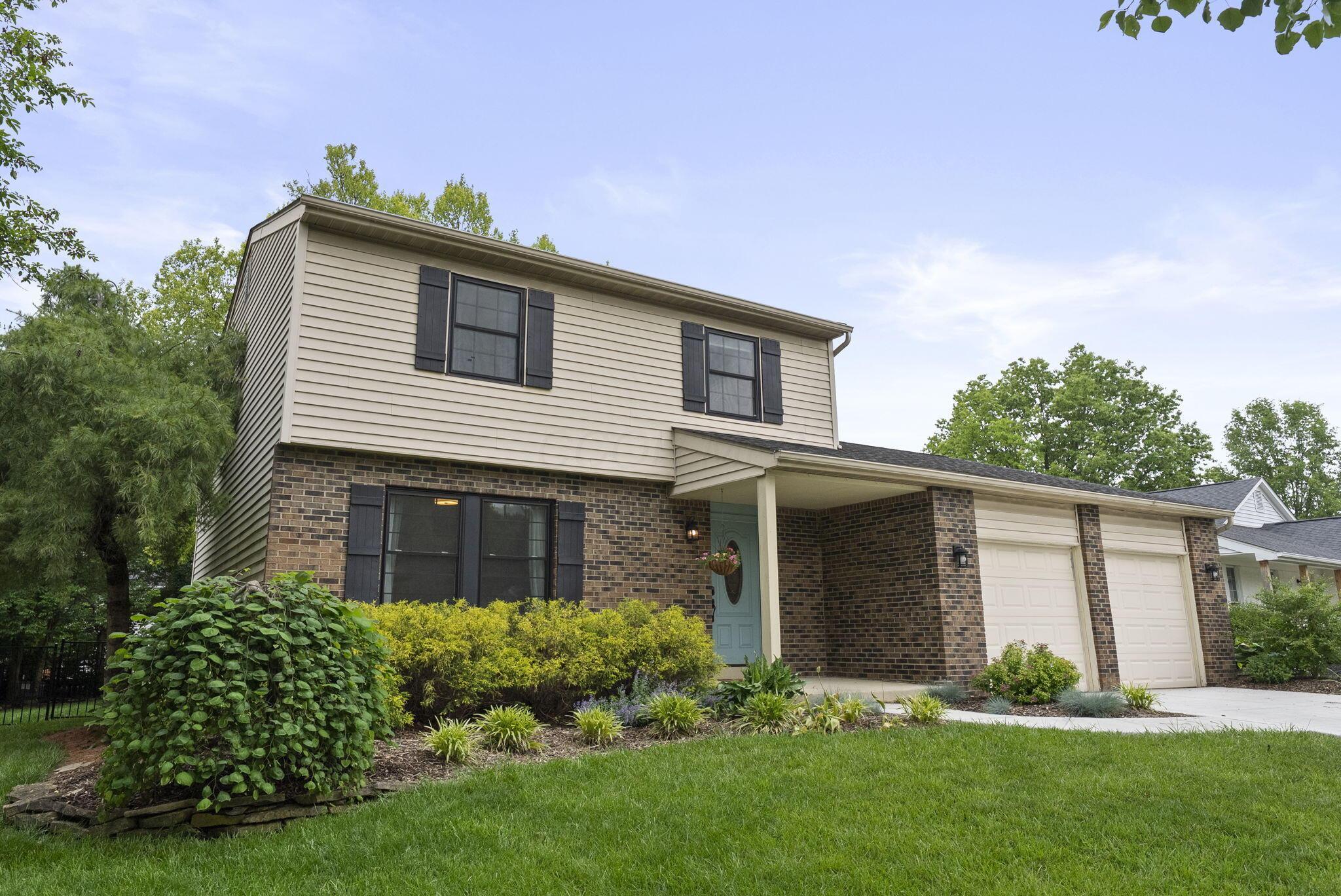 424 Green Meadows Drive W