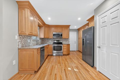 Tiny photo for 445 Thackeray Avenue, Worthington, OH 43085 (MLS # 225041080)