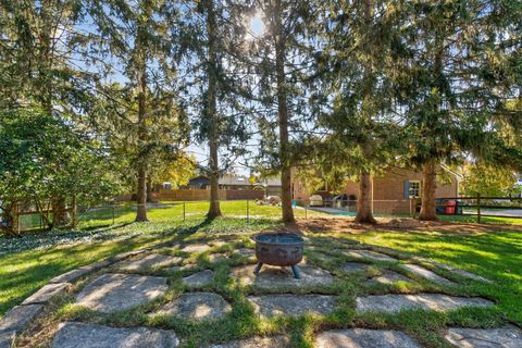 Tiny photo for 445 Thackeray Avenue, Worthington, OH 43085 (MLS # 225041080)