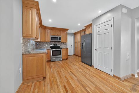 Tiny photo for 445 Thackeray Avenue, Worthington, OH 43085 (MLS # 225041080)