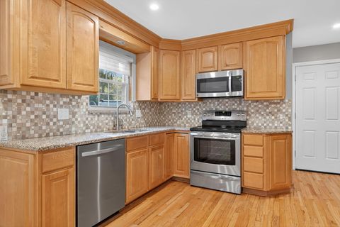 Tiny photo for 445 Thackeray Avenue, Worthington, OH 43085 (MLS # 225041080)