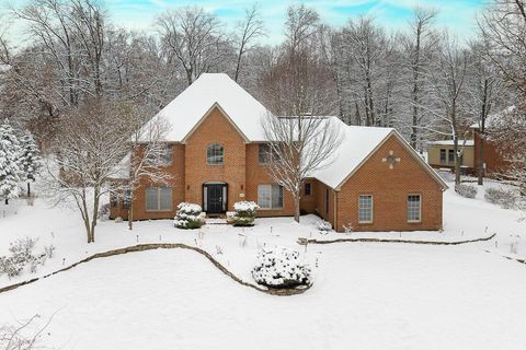 Photo of 1210 Whispering Meadow Court, New Albany, OH 43054 (MLS # 225045085)