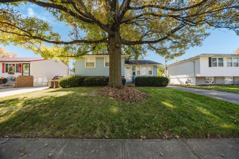 Photo of 2073 Tupsfield Road, Columbus, OH 43229 (MLS # 226040421)