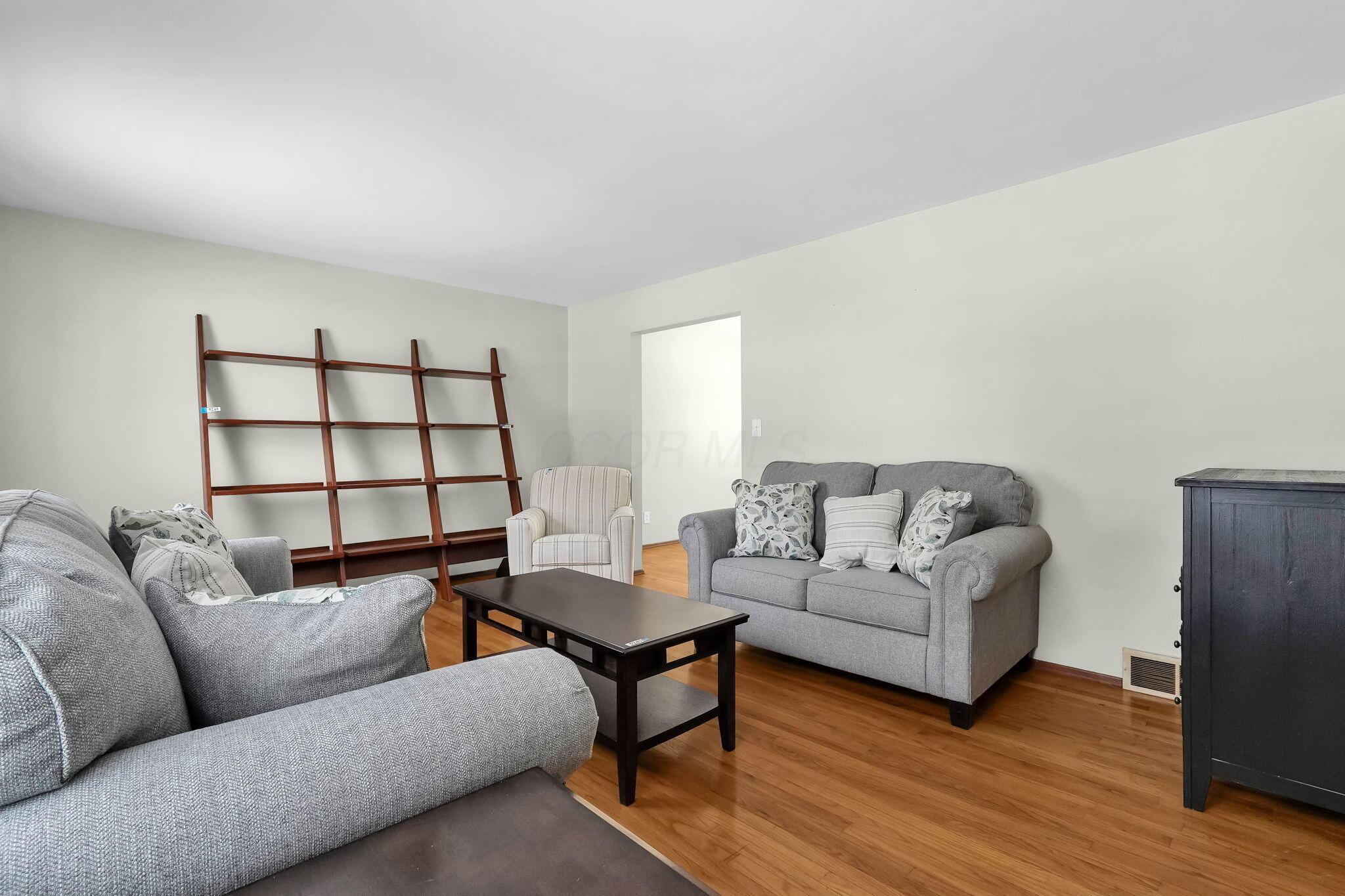 1679 Peardale Road N