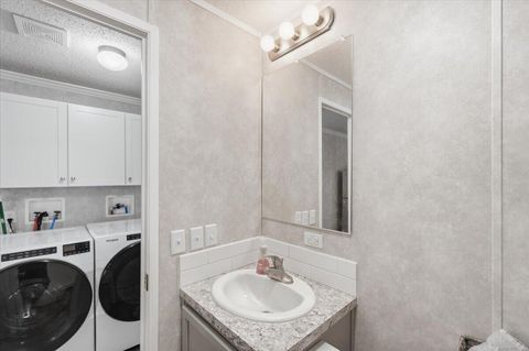 Tiny photo for 817 Janice Parkway, Columbus, OH 43223 (MLS # 226022149)