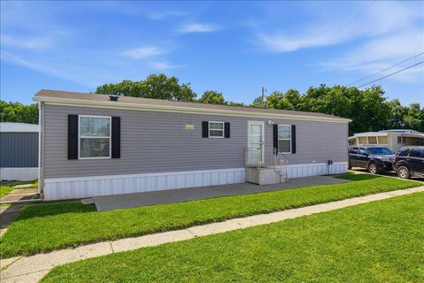 Tiny photo for 817 Janice Parkway, Columbus, OH 43223 (MLS # 226022149)
