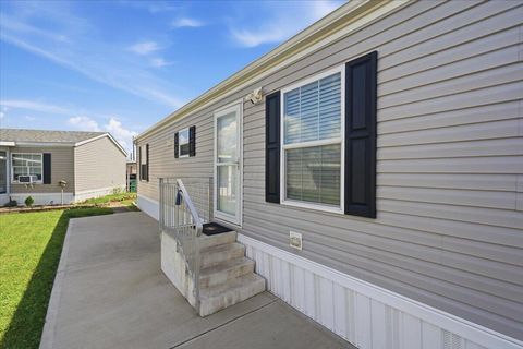 Tiny photo for 817 Janice Parkway, Columbus, OH 43223 (MLS # 226022149)
