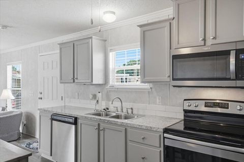 Tiny photo for 817 Janice Parkway, Columbus, OH 43223 (MLS # 226022149)