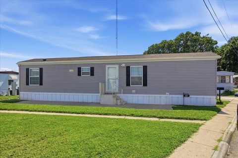 Photo of 817 Janice Parkway, Columbus, OH 43223 (MLS # 226022149)