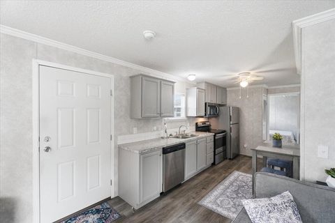 Tiny photo for 817 Janice Parkway, Columbus, OH 43223 (MLS # 226022149)