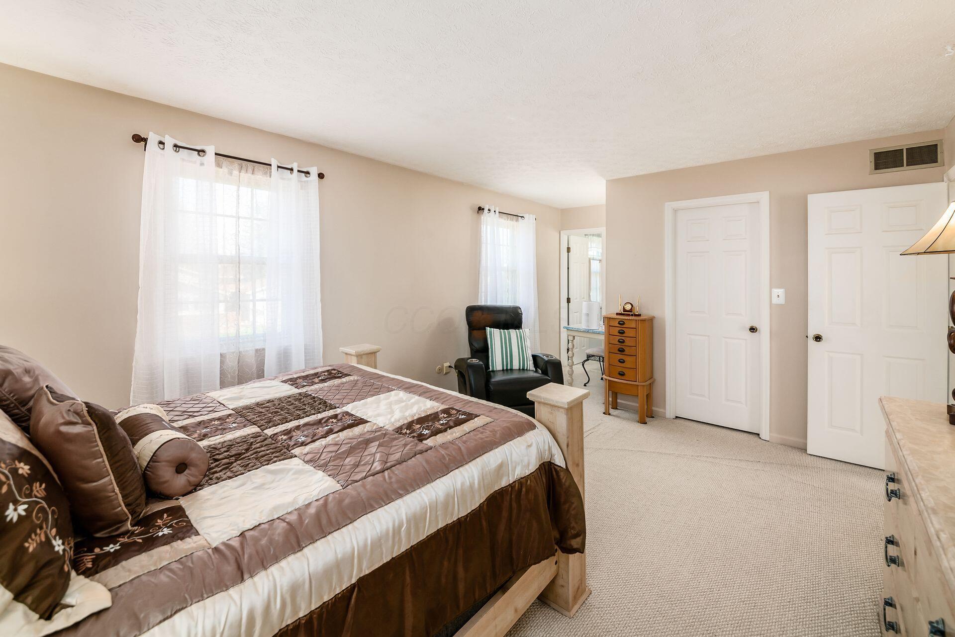 6449 Baffin Drive, Dublin, Ohio image 35