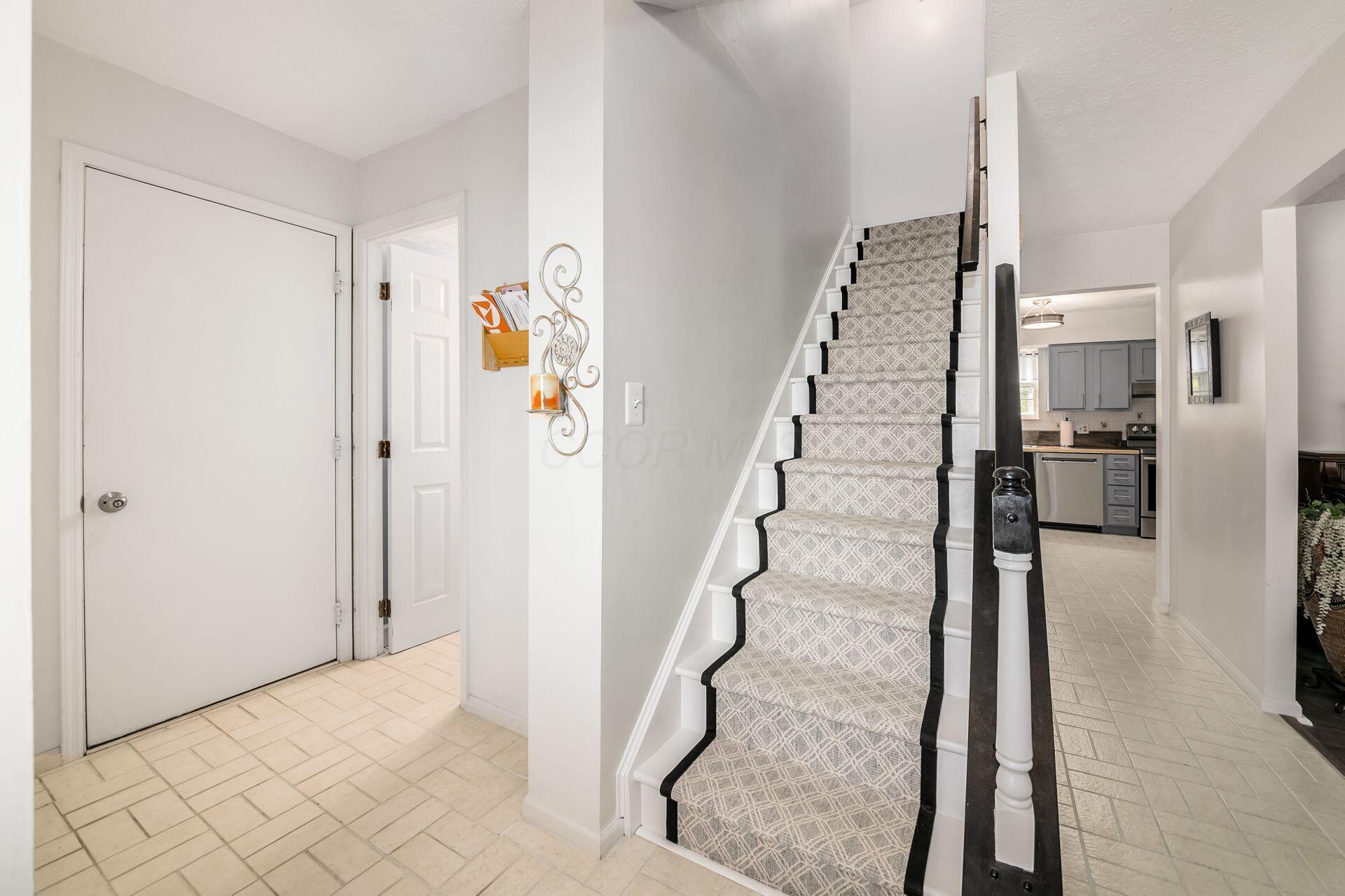 6449 Baffin Drive, Dublin, Ohio image 7