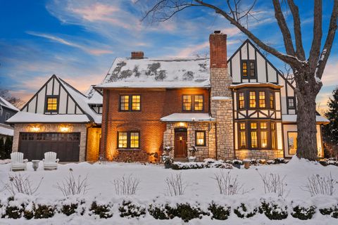 Photo of 1998 Cambridge Boulevard, Upper Arlington, OH 43221 (MLS # 225003318)