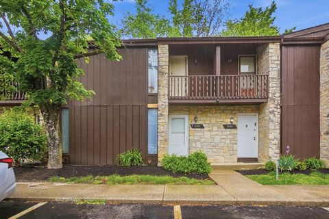 Photo of 2850 Stonecreek Court, Columbus, OH 43224 (MLS # 226015191)