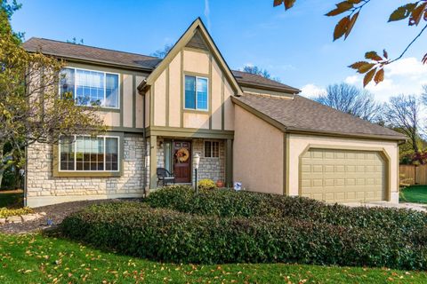 Photo of 1536 Horton Place, Columbus, OH 43228 (MLS # 225042202)