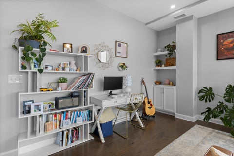Tiny photo for 825 N 4th Street 410 #410, Columbus, OH 43215 (MLS # 226032050)