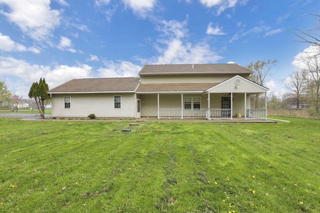 Photo of 3243 Dixon Road SW, Pataskala, OH 43062 (MLS # 226014166)