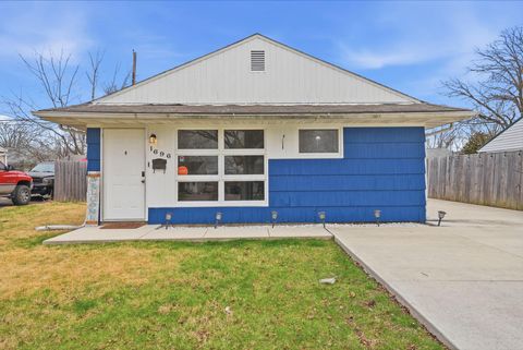 Photo of 1696 Marsdale Avenue, Columbus, OH 43223 (MLS # 226008282)