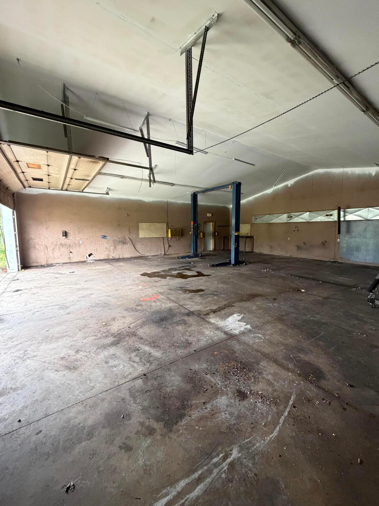 1823 W Chestnut Street