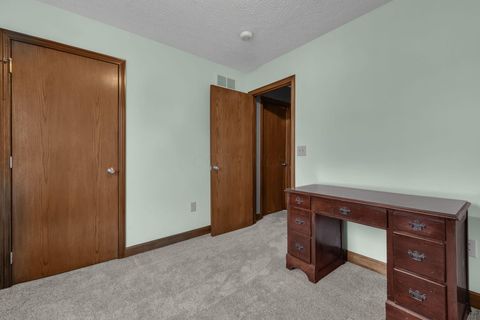 Tiny photo for 956 Crystal Cay Court, Columbus, OH 43230 (MLS # 226006212)