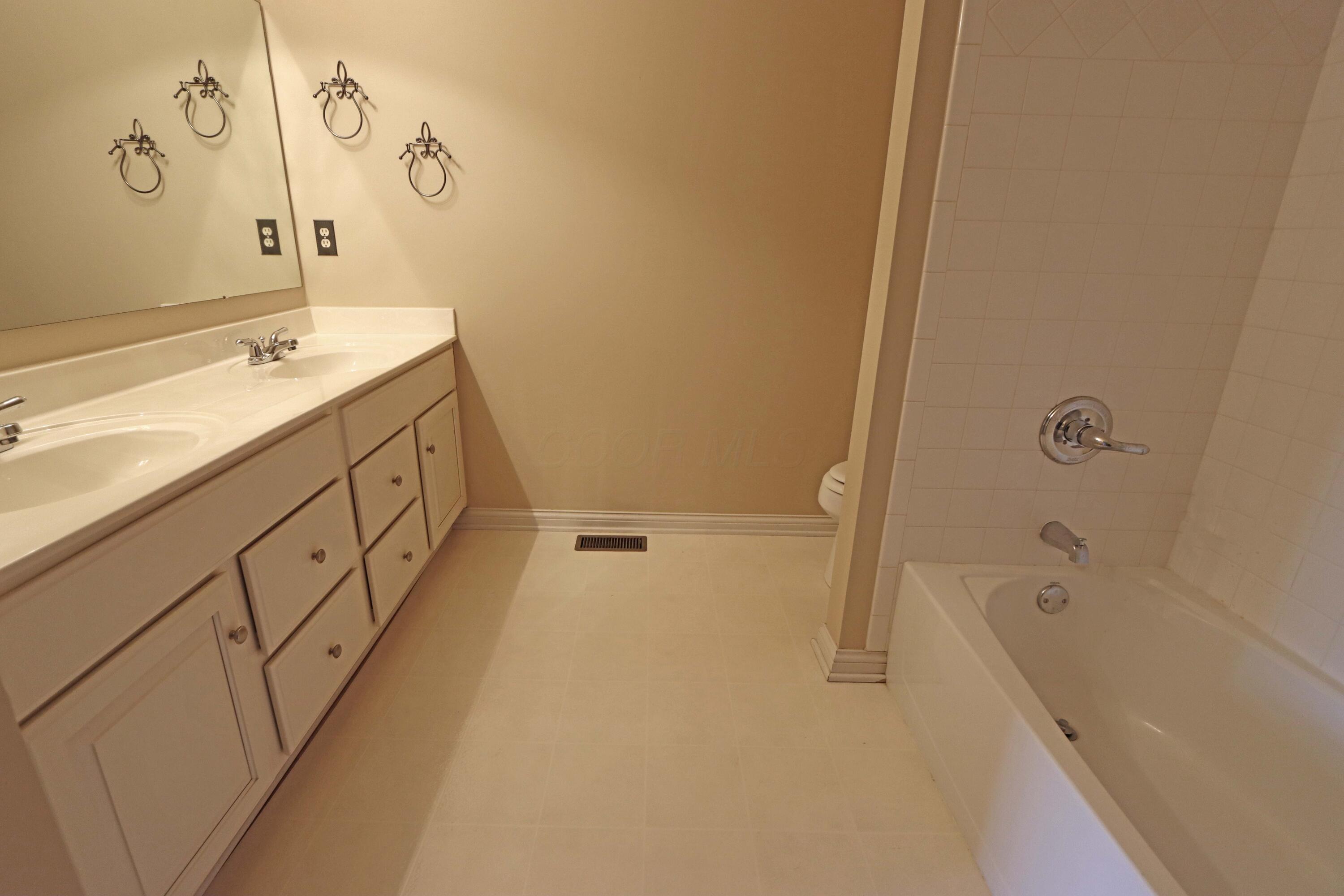 5899 Dunabbey Loop, Dublin, Ohio image 40