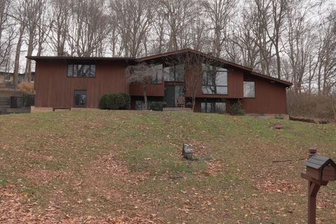 Photo of 245 Overlook Drive NE, Lancaster, OH 43130 (MLS # 225046100)