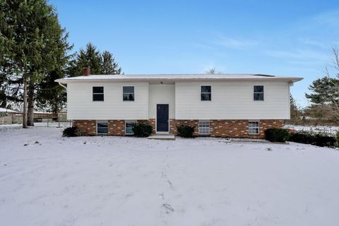 Photo of 75 Helen Road SW, Pataskala, OH 43062 (MLS # 226000464)