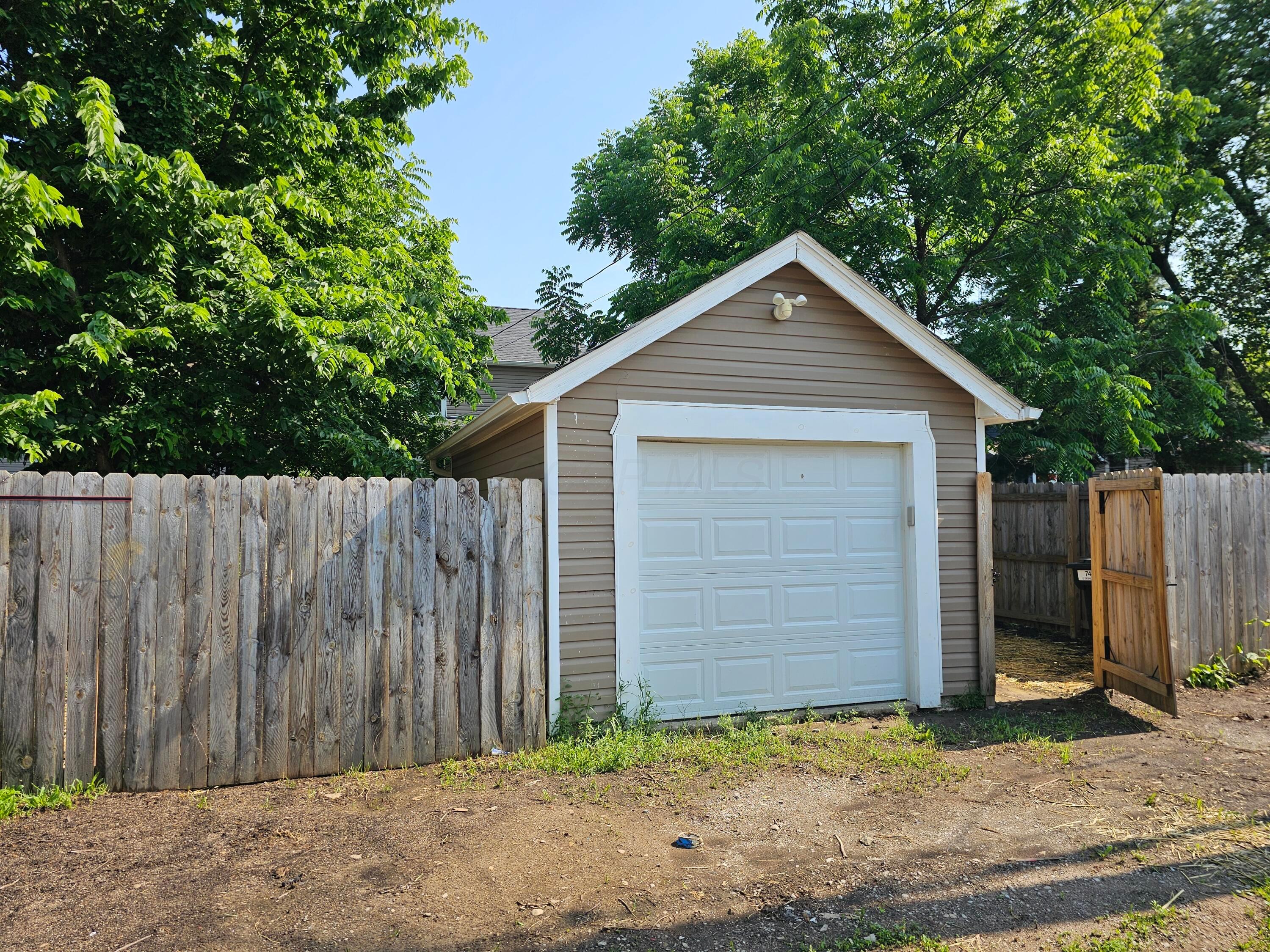 745 E Deshler Avenue, Columbus, Ohio image 4