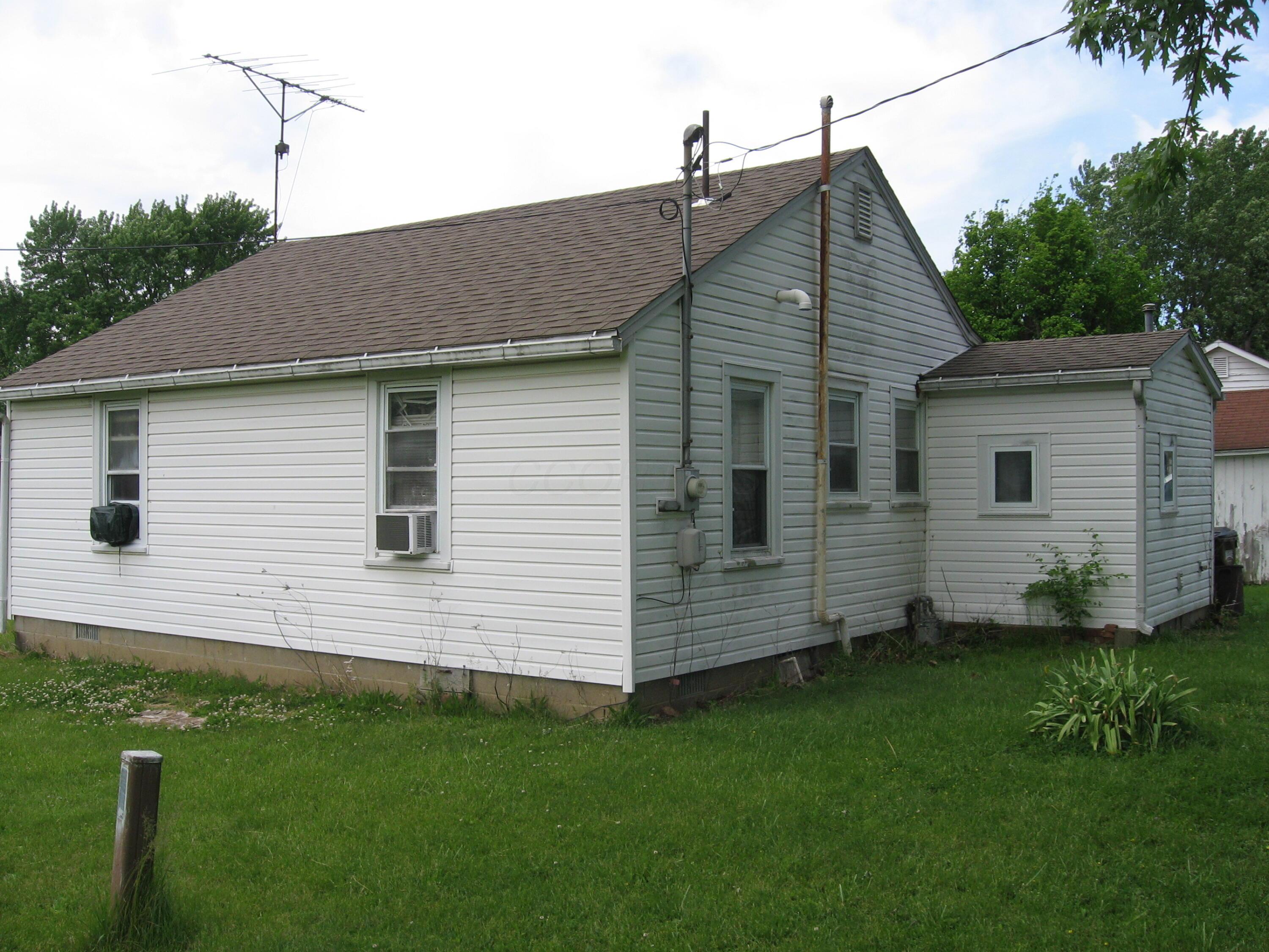140 E Lewis Avenue