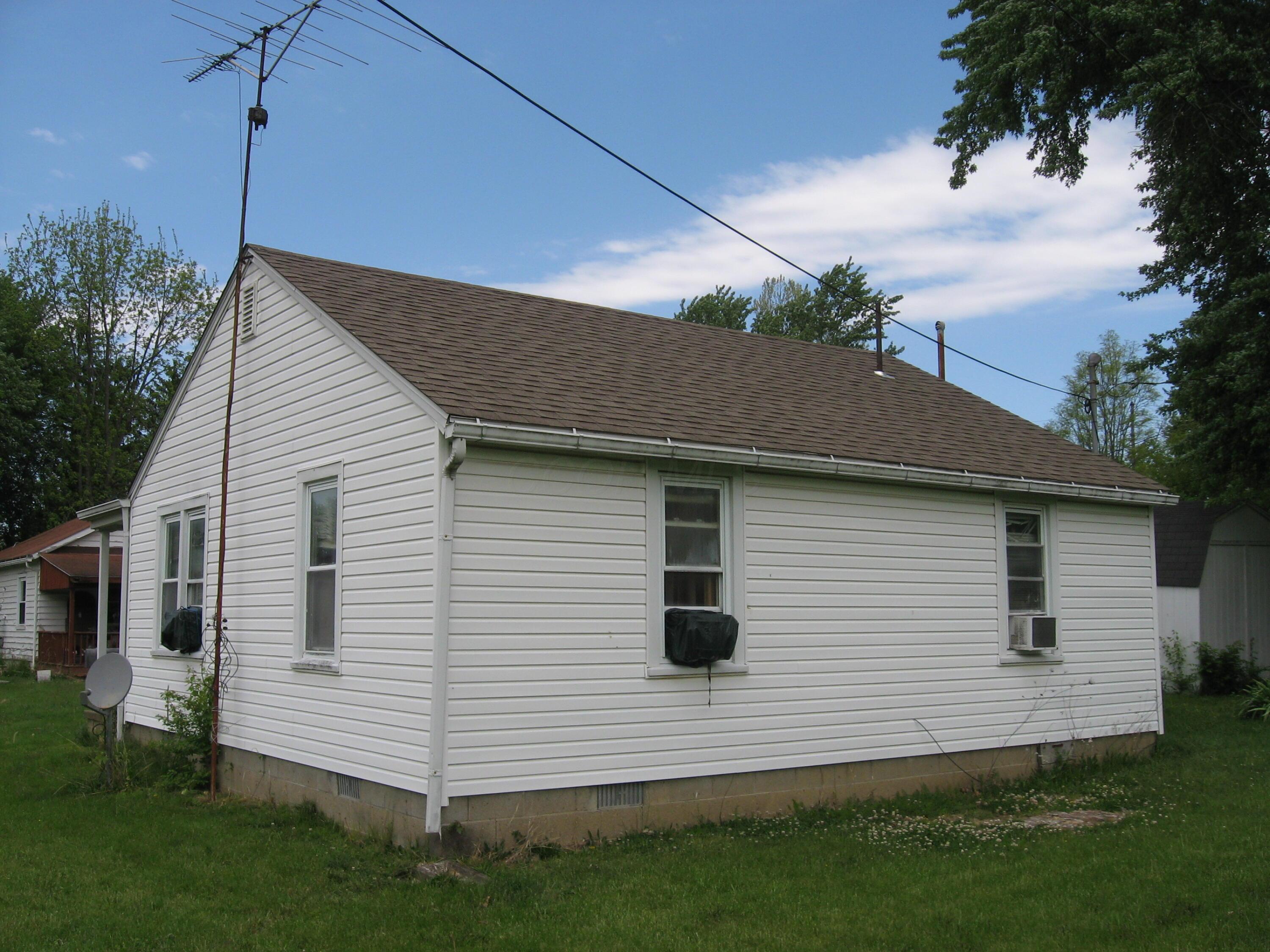 140 E Lewis Avenue