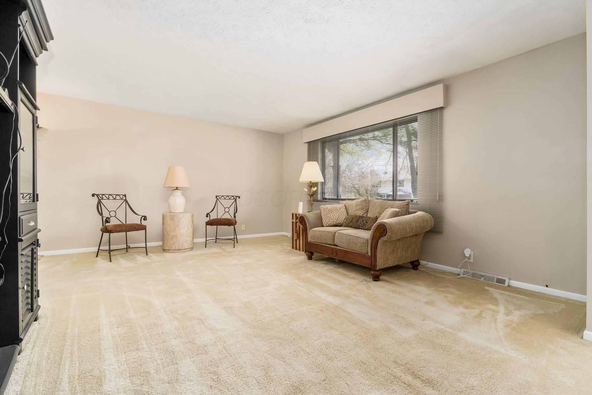 560 S Kellner Road, Columbus, Ohio image 8