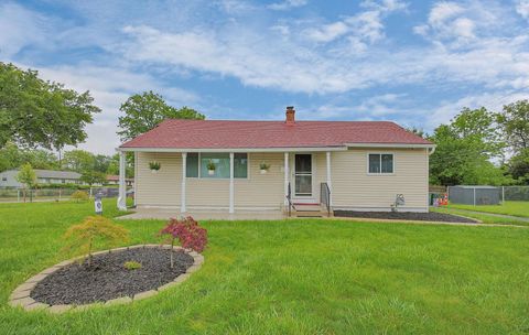 Photo of 1674 Geraldine Avenue, Columbus, OH 43219 (MLS # 226017823)