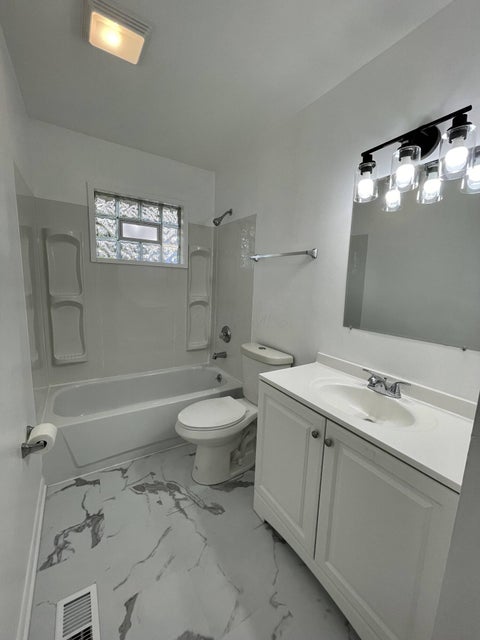 Photo of 2094 Wadsworth Drive, Columbus, OH 43232 (MLS # 226041357)