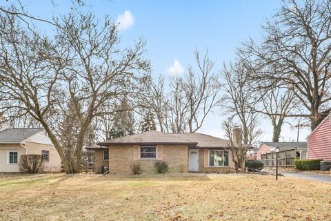Photo of 3227 Minerva Lake Road, Columbus, OH 43231 (MLS # 226006397)