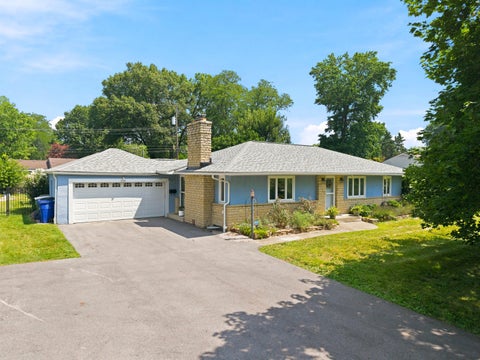 Photo of 278 E Cooke Road, Columbus, OH 43214 (MLS # 226027329)
