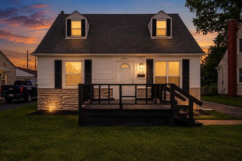 Photo of 2246 W Mound Street, Columbus, OH 43223 (MLS # 226024070)