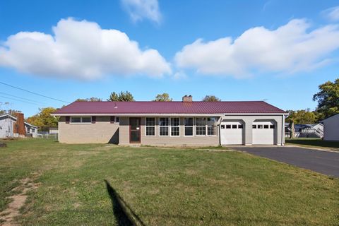 Photo of 1966 Linda Street, Marion, OH 43302 (MLS # 225039921)