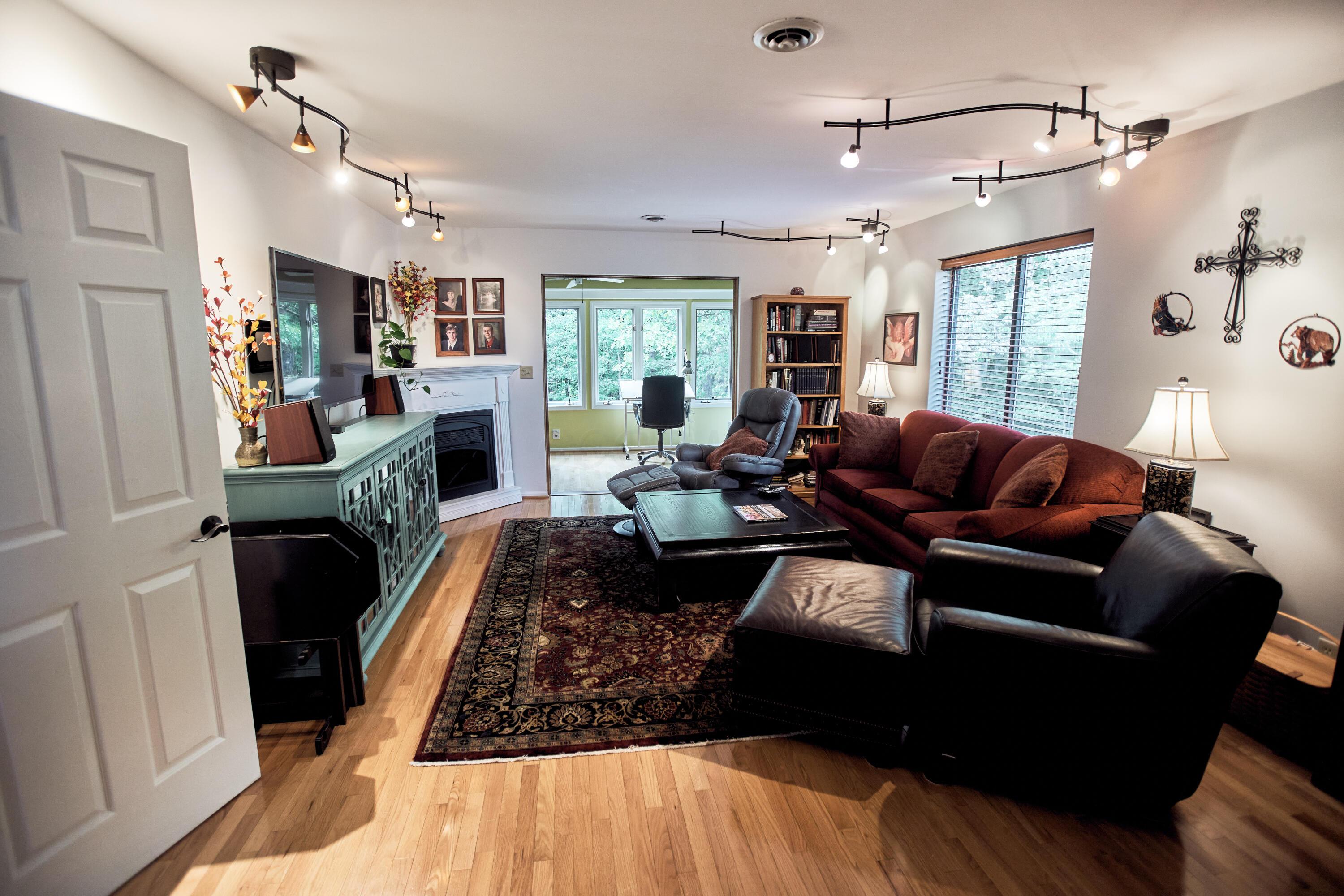 7034 Woodmere Drive, Athens, Ohio image 5
