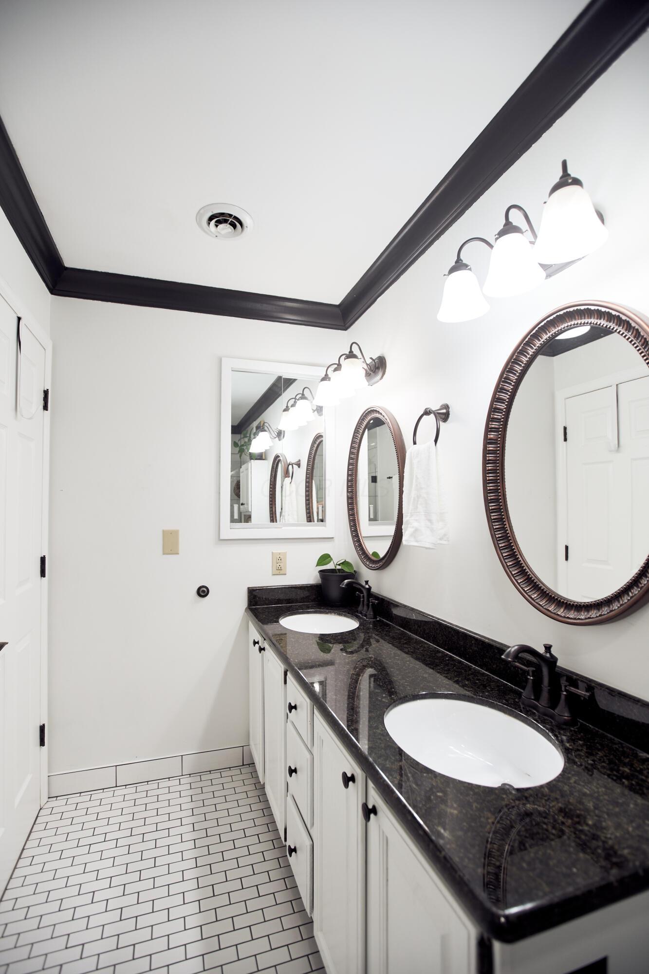 7034 Woodmere Drive, Athens, Ohio image 8