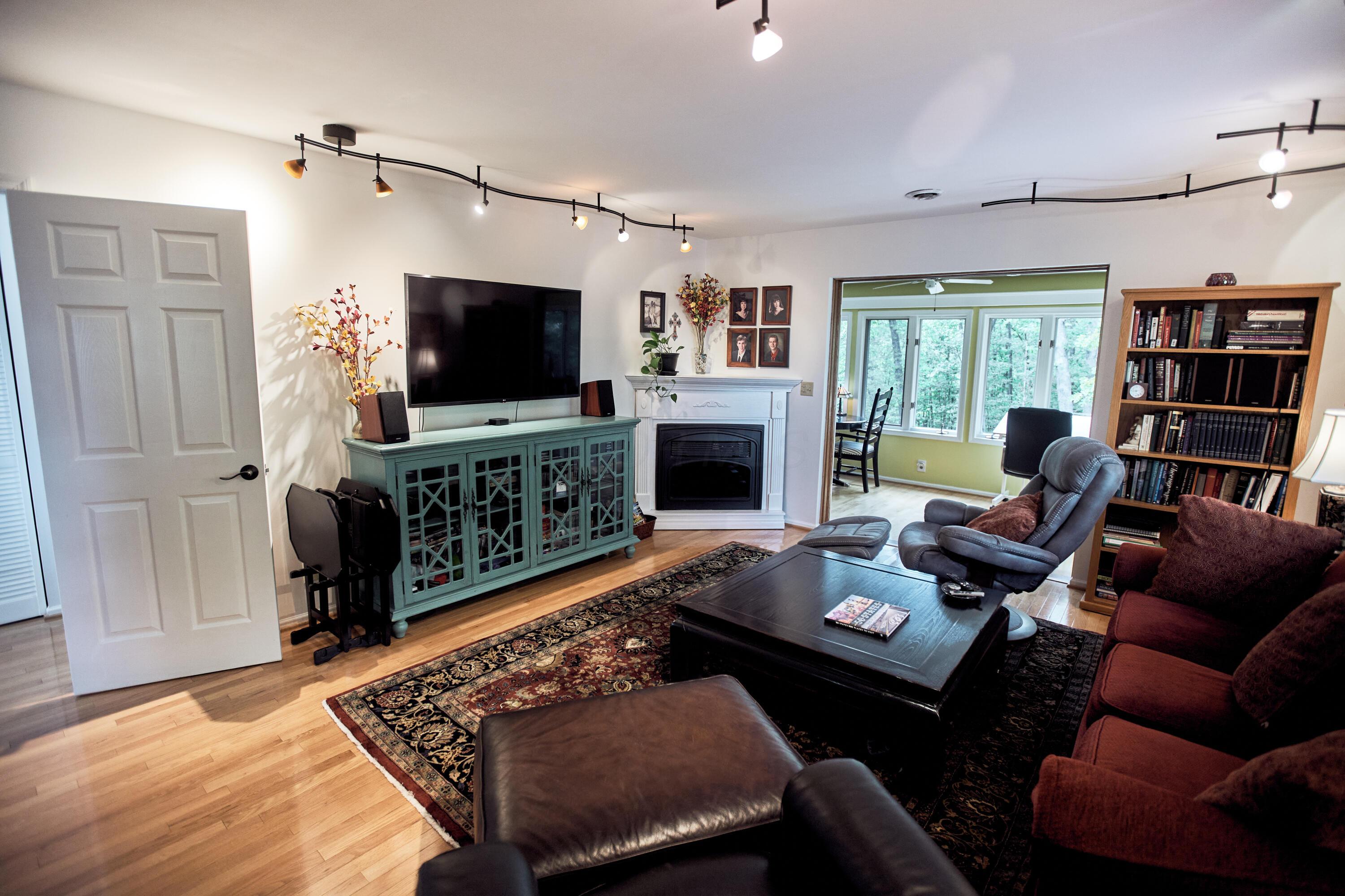 7034 Woodmere Drive, Athens, Ohio image 6