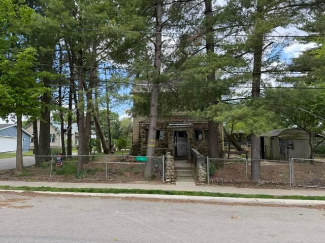 112 W Walnut Street