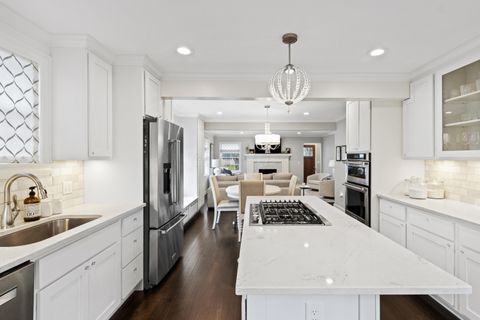 Photo of 109 W Schreyer Place, Columbus, OH 43214 (MLS # 226008974)