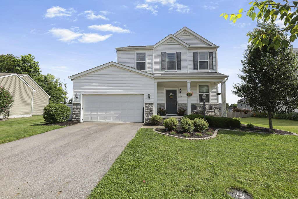 Photo of 864 Corylus Drive SW, Pataskala, OH 43062 (MLS # 226032242)