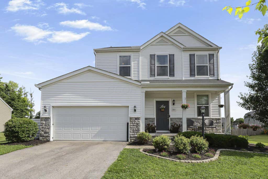 Photo of 864 Corylus Drive SW, Pataskala, OH 43062 (MLS # 226032242)