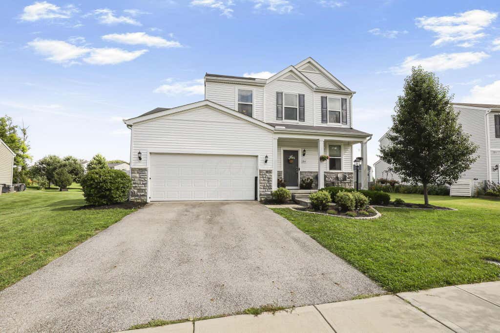 Photo of 864 Corylus Drive SW, Pataskala, OH 43062 (MLS # 226032242)