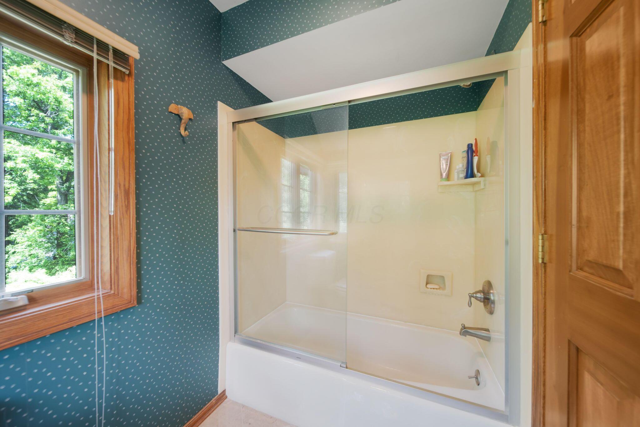 6530 Deeside Drive, Dublin, Ohio image 40