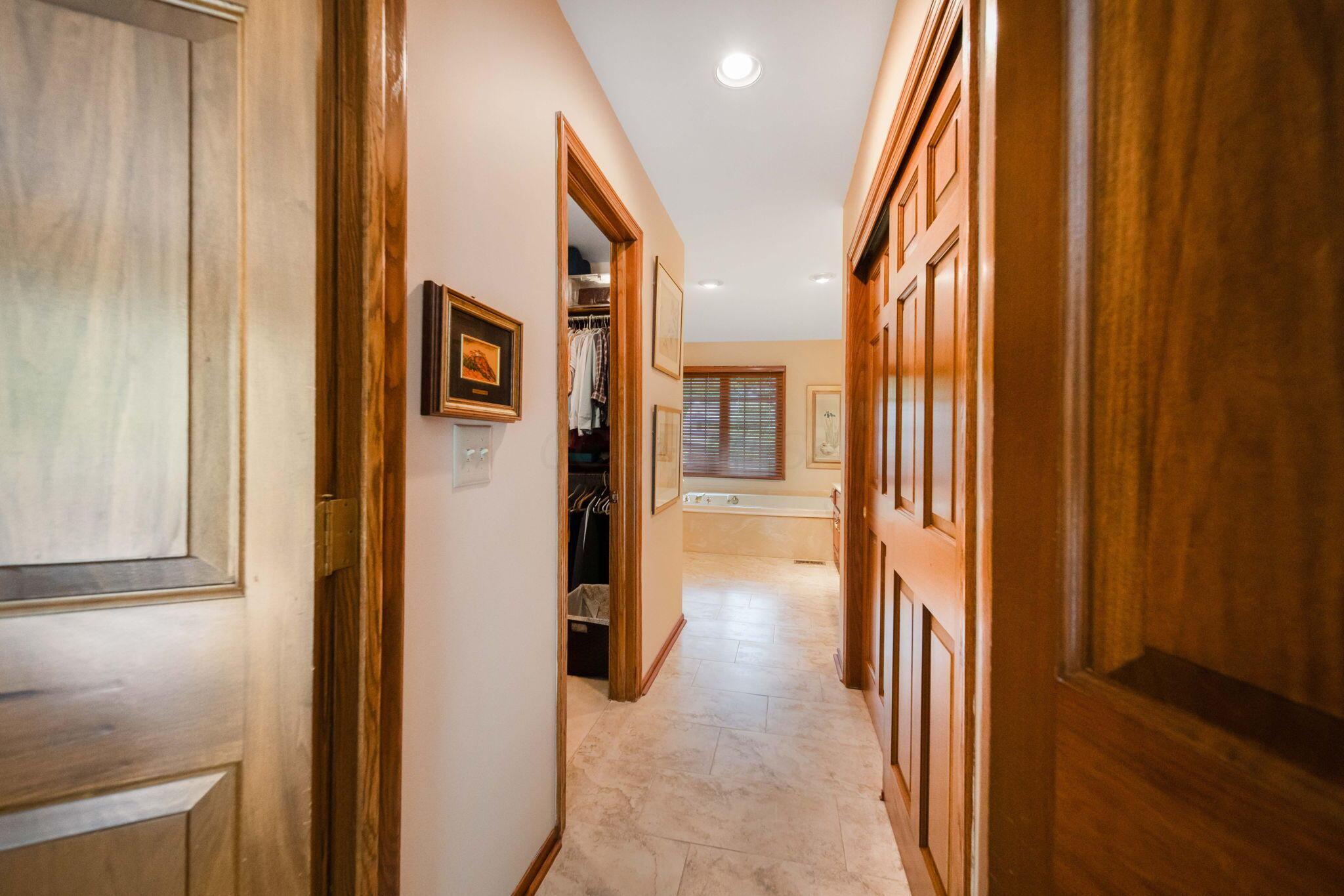 6530 Deeside Drive, Dublin, Ohio image 32